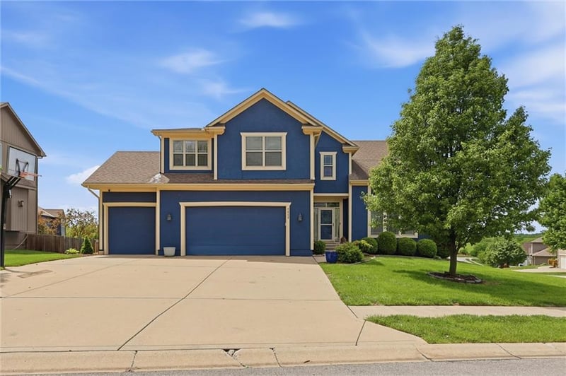 1217 Hampton Dr, Raymore, MO 64083