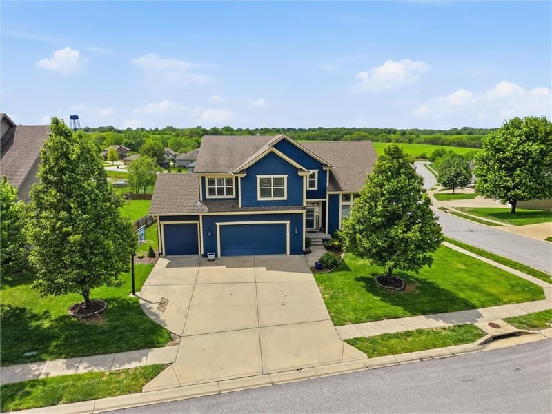 1217 Hampton Dr, Raymore, MO 64083