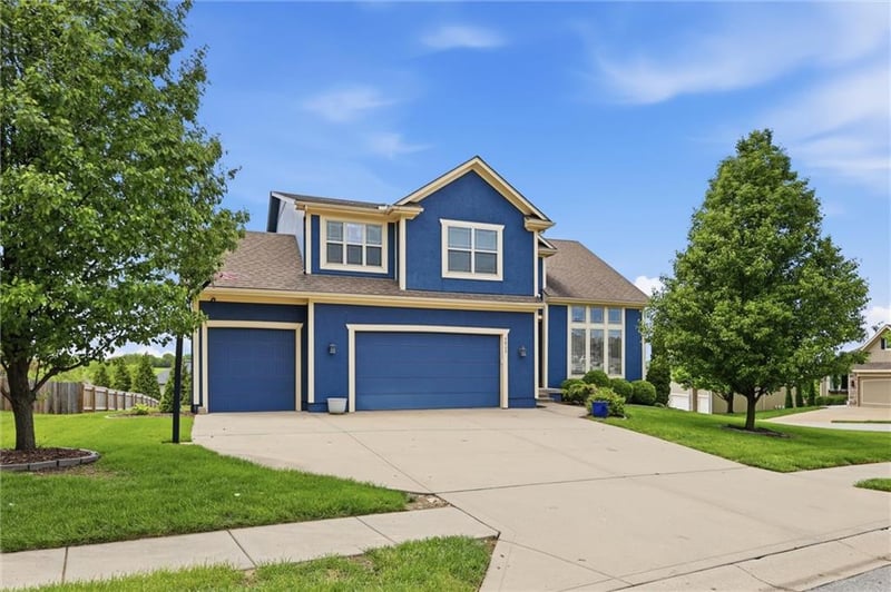 1217 Hampton Dr, Raymore, MO 64083