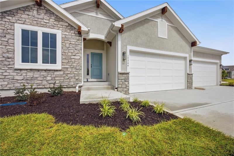 17744 Brockway St, Olathe, KS 66062