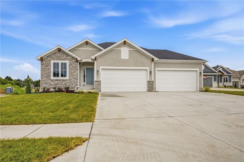 17744 Brockway St, Olathe, KS 66062