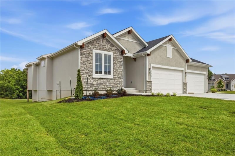 17744 Brockway St, Olathe, KS 66062
