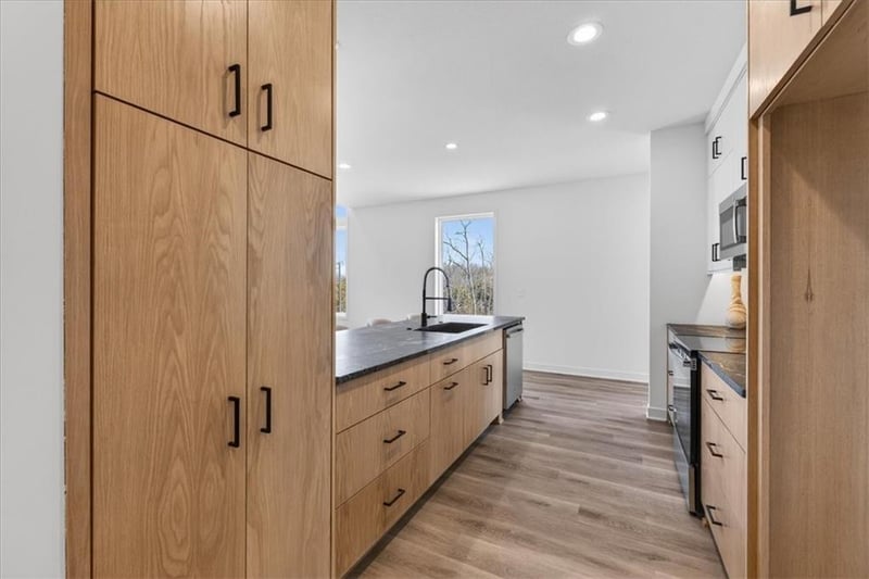 9309 Aminda St, Lenexa, KS 66227