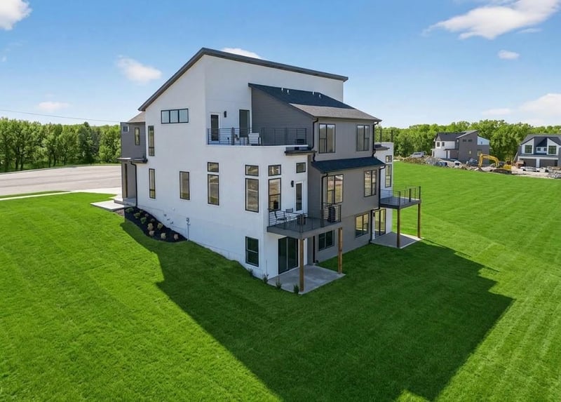 9303 Aminda St, Lenexa, KS 66227