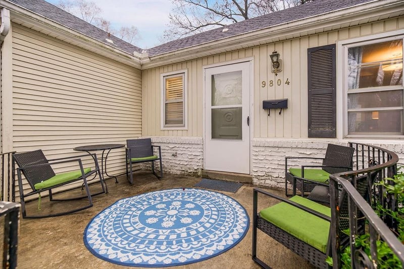 9804 Holly St, Kansas City, MO 64114