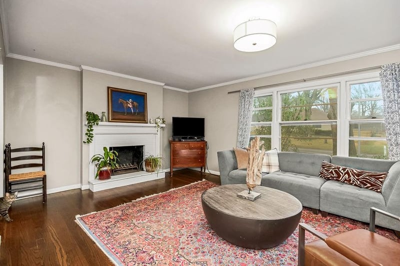 9804 Holly St, Kansas City, MO 64114