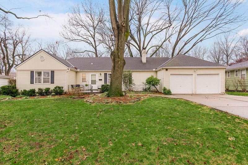 9804 Holly St, Kansas City, MO 64114