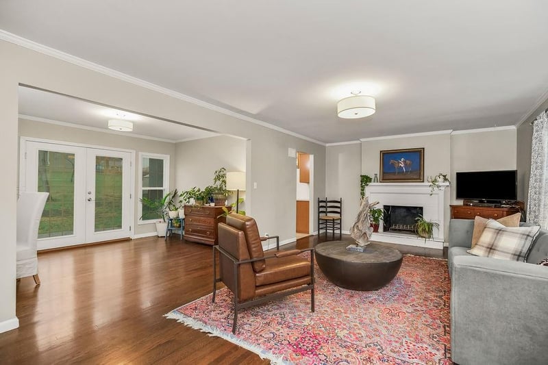 9804 Holly St, Kansas City, MO 64114