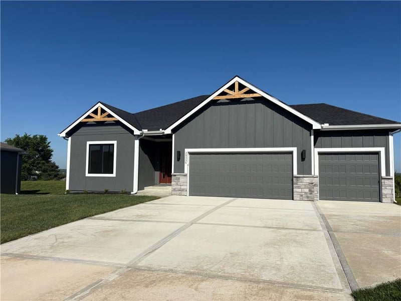 29336 Palmer Dr, Paola, KS 66071