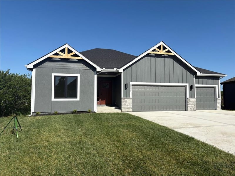 29336 Palmer Dr, Paola, KS 66071