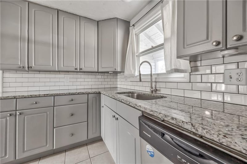 6619 77th Ter, Overland Park, KS 66204