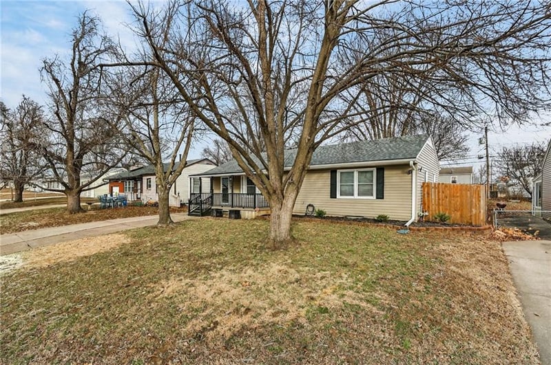 1207 Atherton Rd, Independence, MO 64056