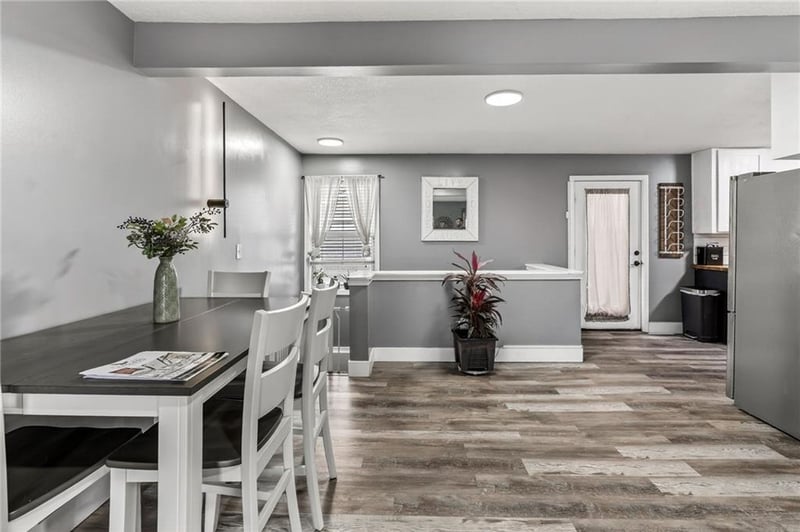 1207 Atherton Rd, Independence, MO 64056