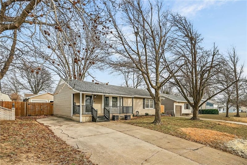 1207 Atherton Rd, Independence, MO 64056