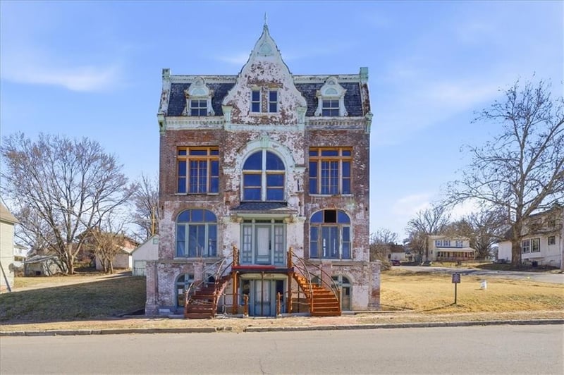115 13th St, St Joseph, MO 64501