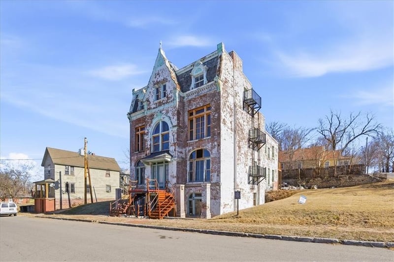 115 13th St, St Joseph, MO 64501