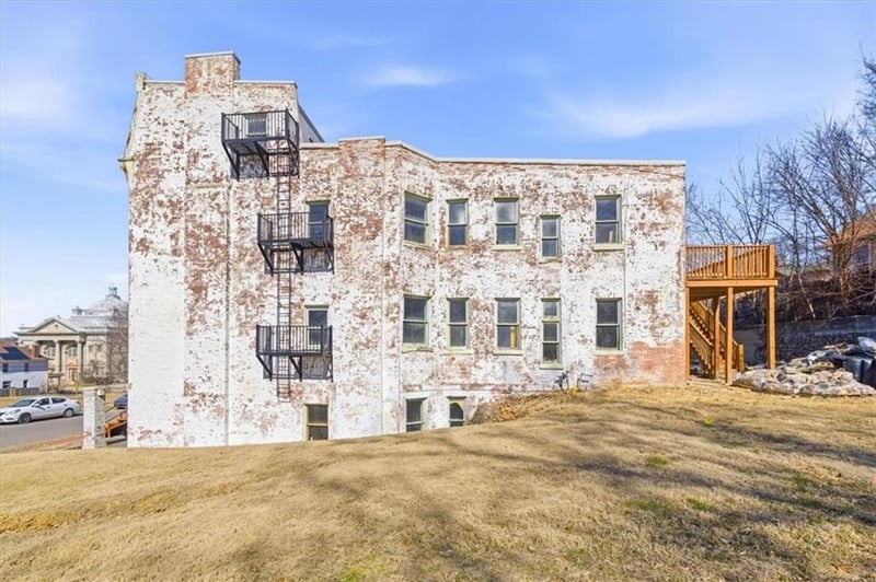 115 13th St, St Joseph, MO 64501