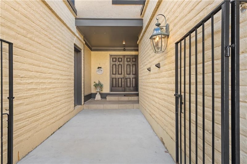 6735 W 108th Ter, Overland Park, KS 66211