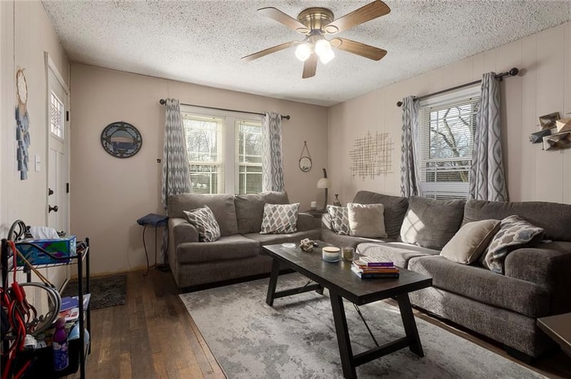 5330 Barnes Ave, Kansas City, MO 64119