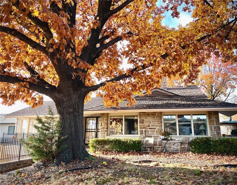 3630 Briarcliff Rd, Kansas City, MO 64116
