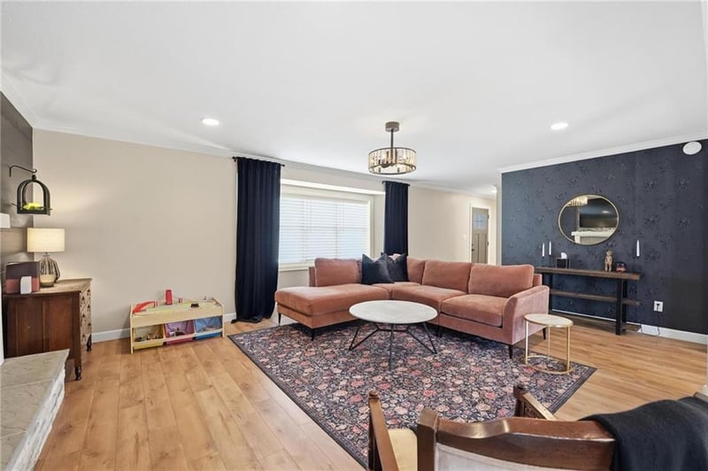 3106 Oakcrest Dr, Kansas City, MO 64151