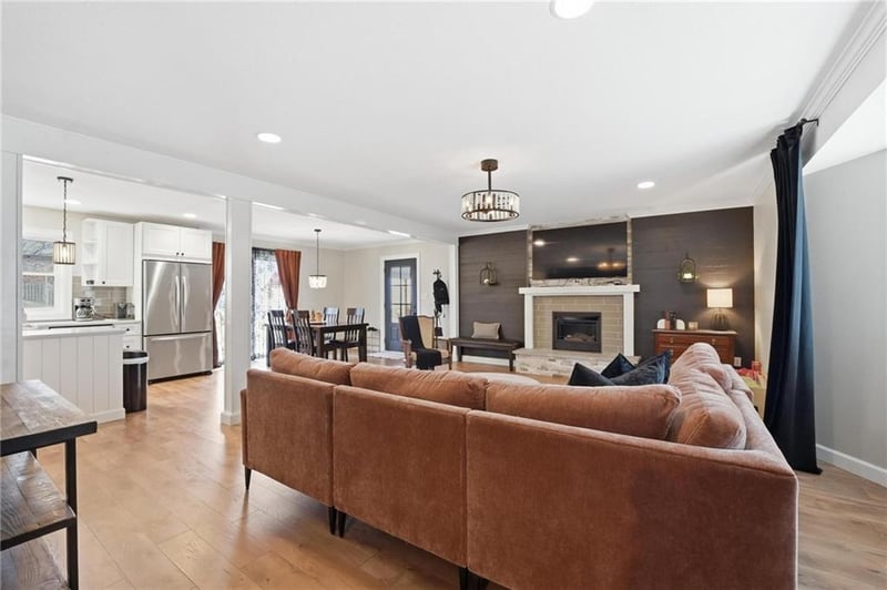 3106 Oakcrest Dr, Kansas City, MO 64151