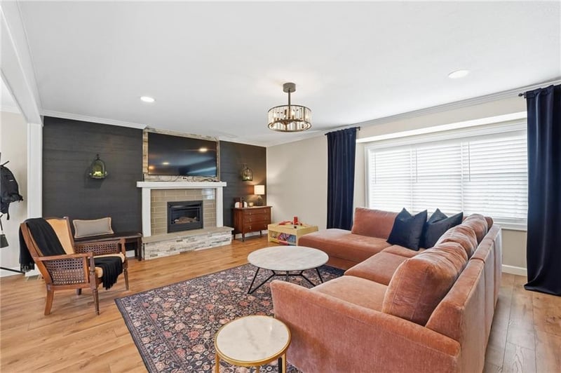 3106 Oakcrest Dr, Kansas City, MO 64151