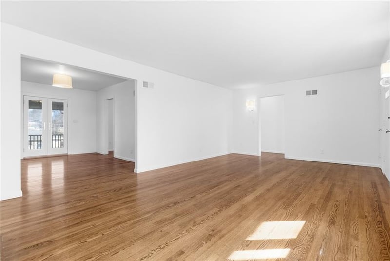 8701 Jarboe St, Kansas City, MO 64114