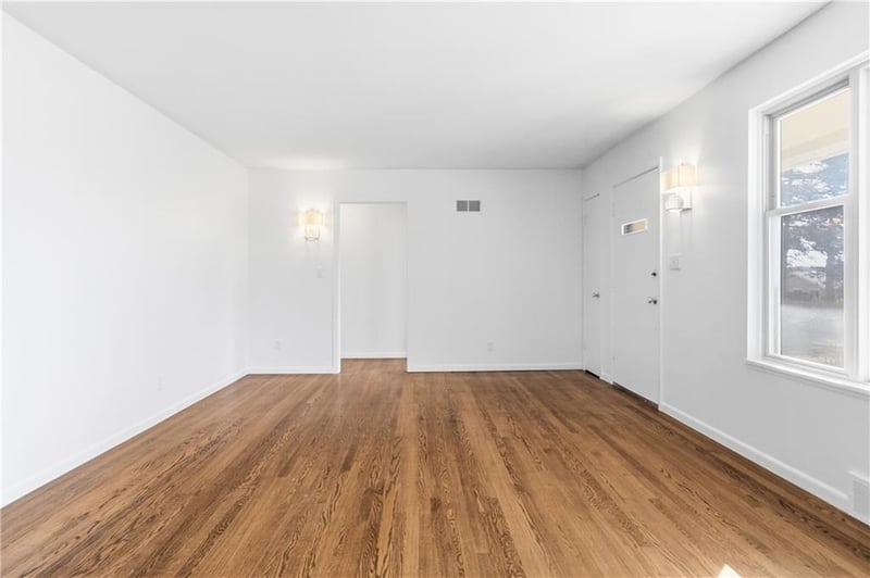 8701 Jarboe St, Kansas City, MO 64114