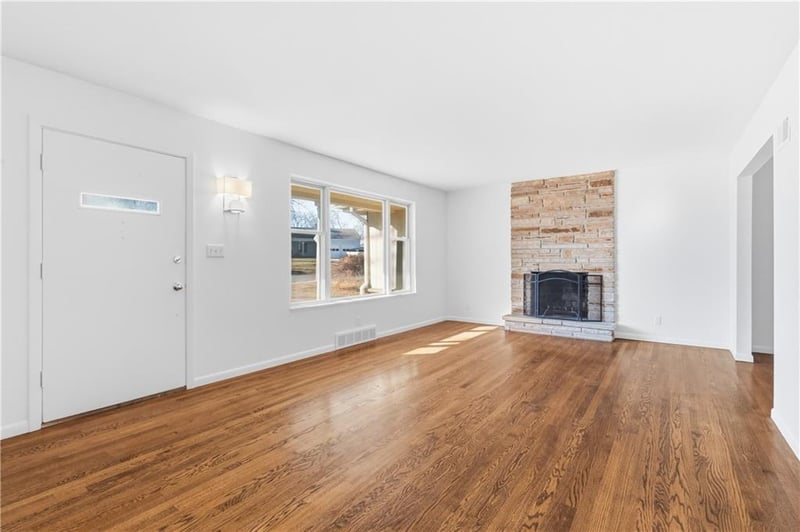 8701 Jarboe St, Kansas City, MO 64114