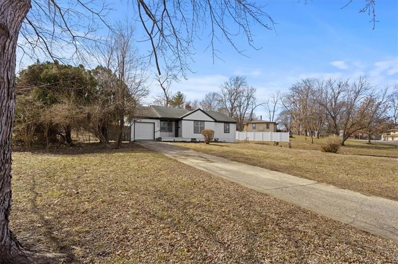 7505 130th St, Grandview, MO 64030