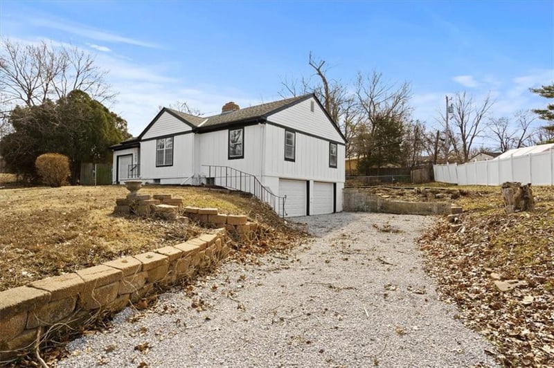 7505 130th St, Grandview, MO 64030