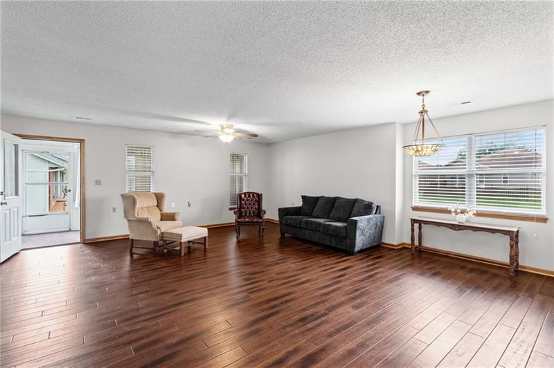 515 Saturn Dr, Raymore, MO 64083