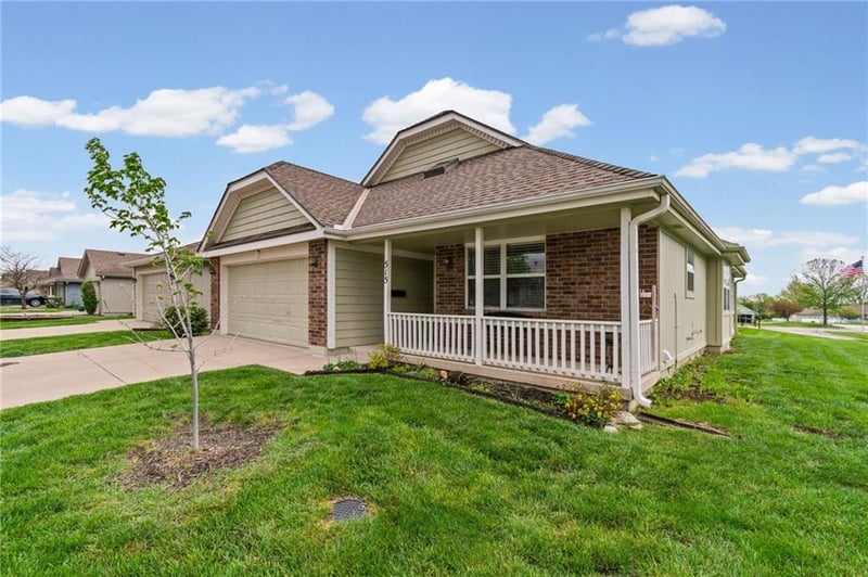 515 Saturn Dr, Raymore, MO 64083