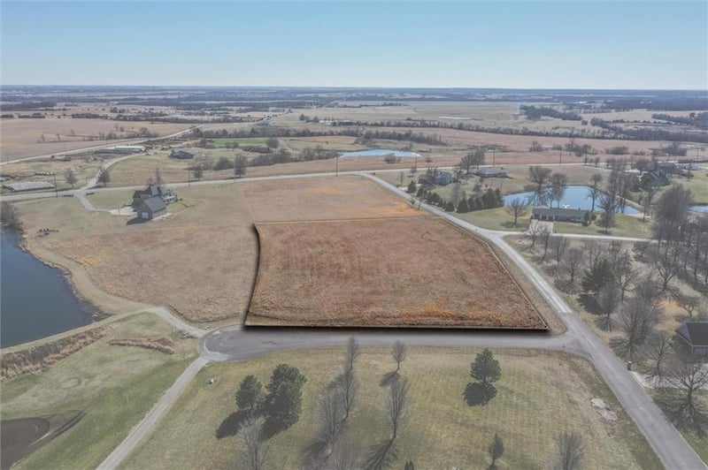 2403 Meadow Lake Dr, Ottawa, KS 66067
