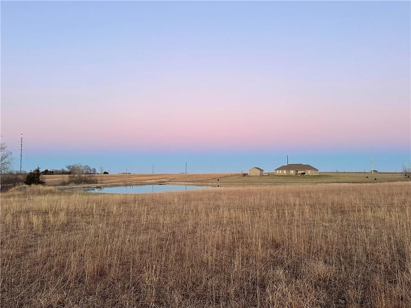 2403 Meadow Lake Dr, Ottawa, KS 66067