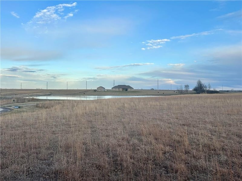 2403 Meadow Lake Dr, Ottawa, KS 66067