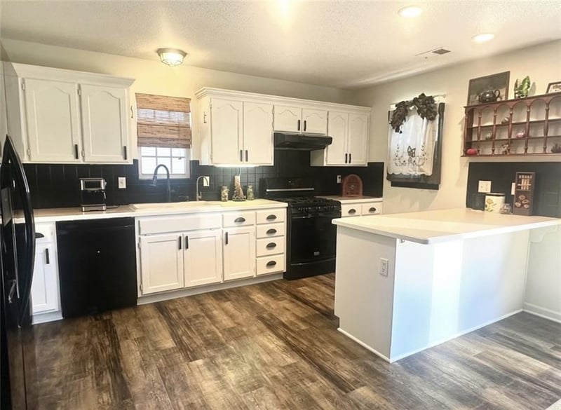 727 Country Ln, Raymore, MO 64083
