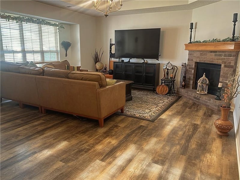 727 Country Ln, Raymore, MO 64083