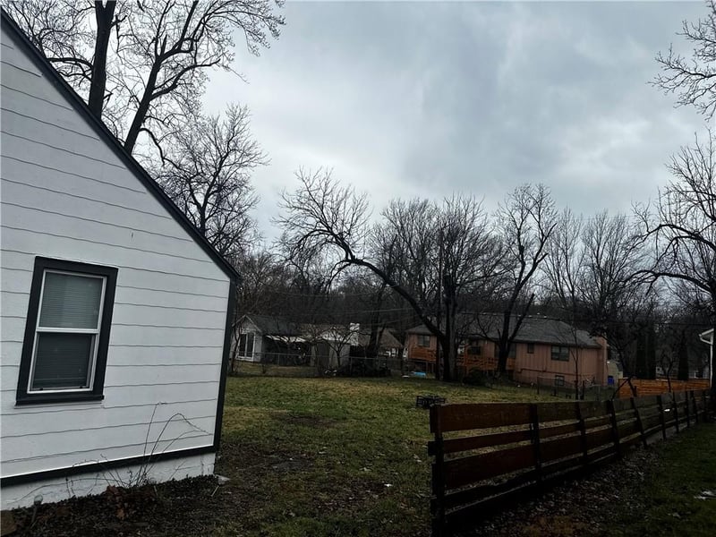 8510 Grandview Ln, Overland Park, KS 66212