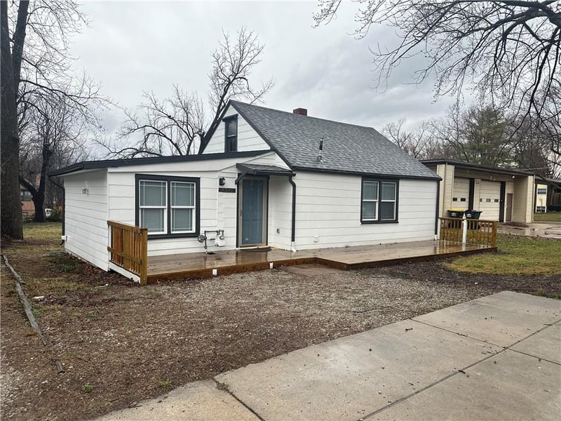 8510 Grandview Ln, Overland Park, KS 66212