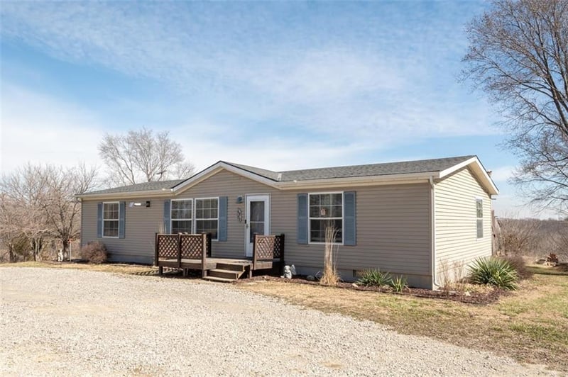 6872 Wild Horse Rd, Mclouth, KS 66054