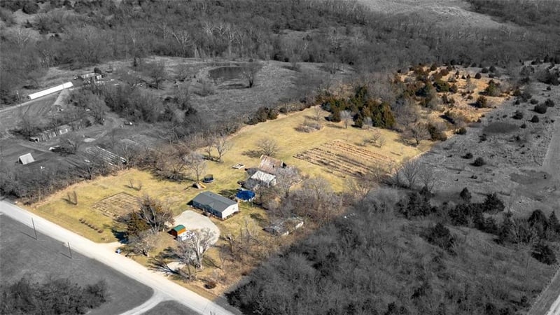 6872 Wild Horse Rd, Mclouth, KS 66054