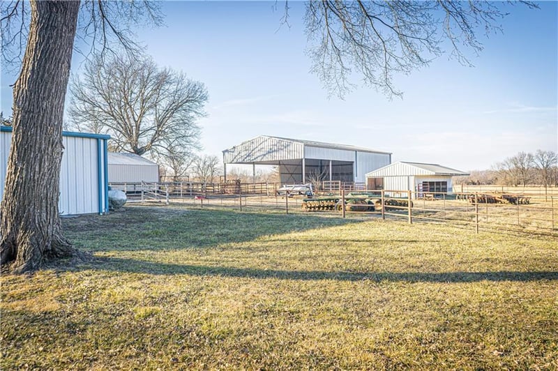6260 183rd Rd, Chanute, KS 66720