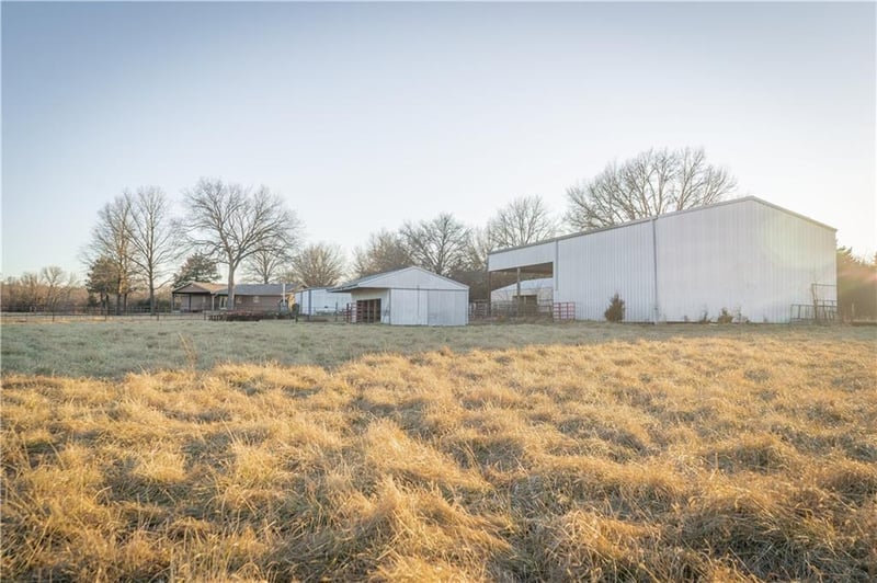 6260 183rd Rd, Chanute, KS 66720