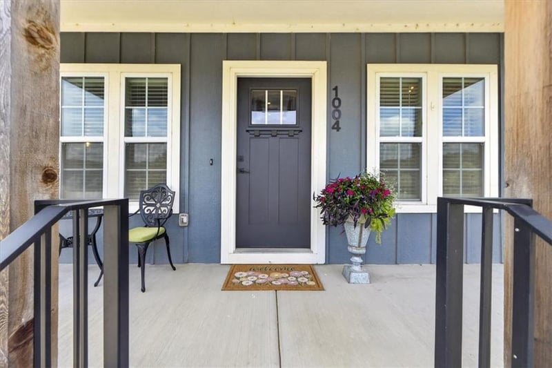 1004 S Harmony Ave, Blue Springs, MO 64056