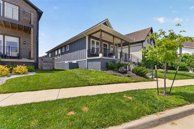1004 S Harmony Ave, Blue Springs, MO 64056