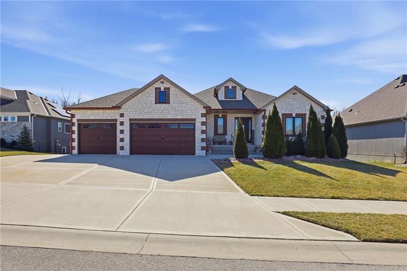 1709 27th St, Lee's Summit, MO 64082