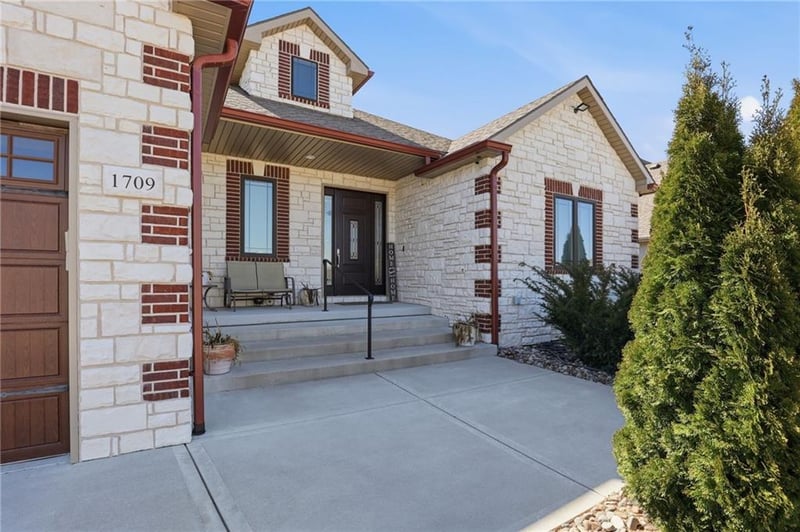 1709 27th St, Lee's Summit, MO 64082