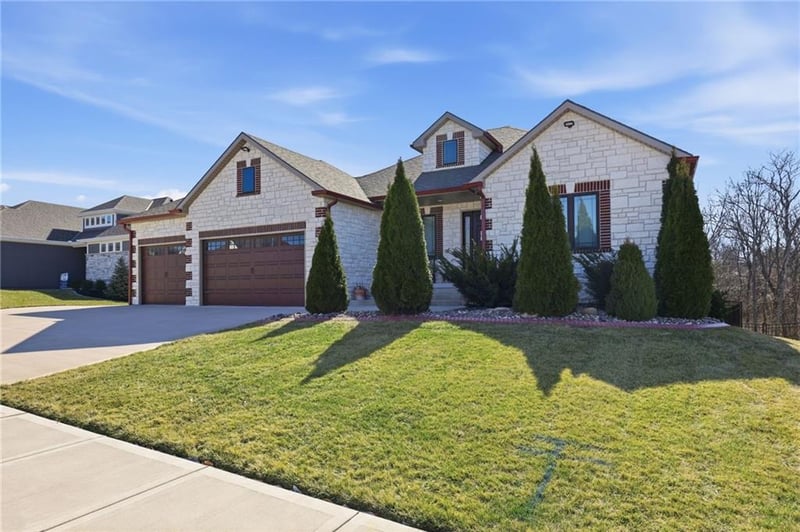 1709 27th St, Lee's Summit, MO 64082